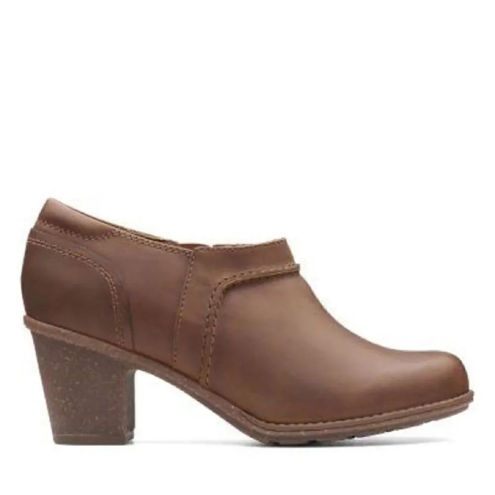 Clarks | Sashlin Aleta Fashion Tan Heeled Booties | 8.5